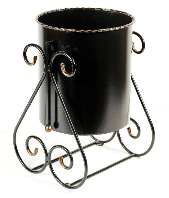 urna-kovanaia-ferrum-dlia-ulitsy-1-chernaia-s-zolotoi-patinoi-u01